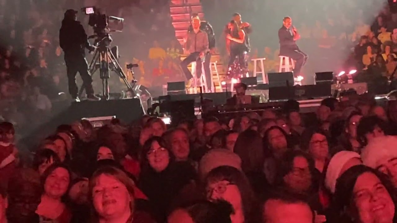 Pentatonix ‘B Stage set minus Hallelujah’