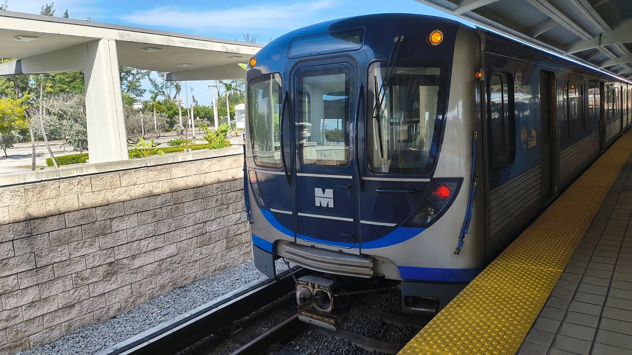 Miami Metrorail: Northbound train Government Center station to Northside Station