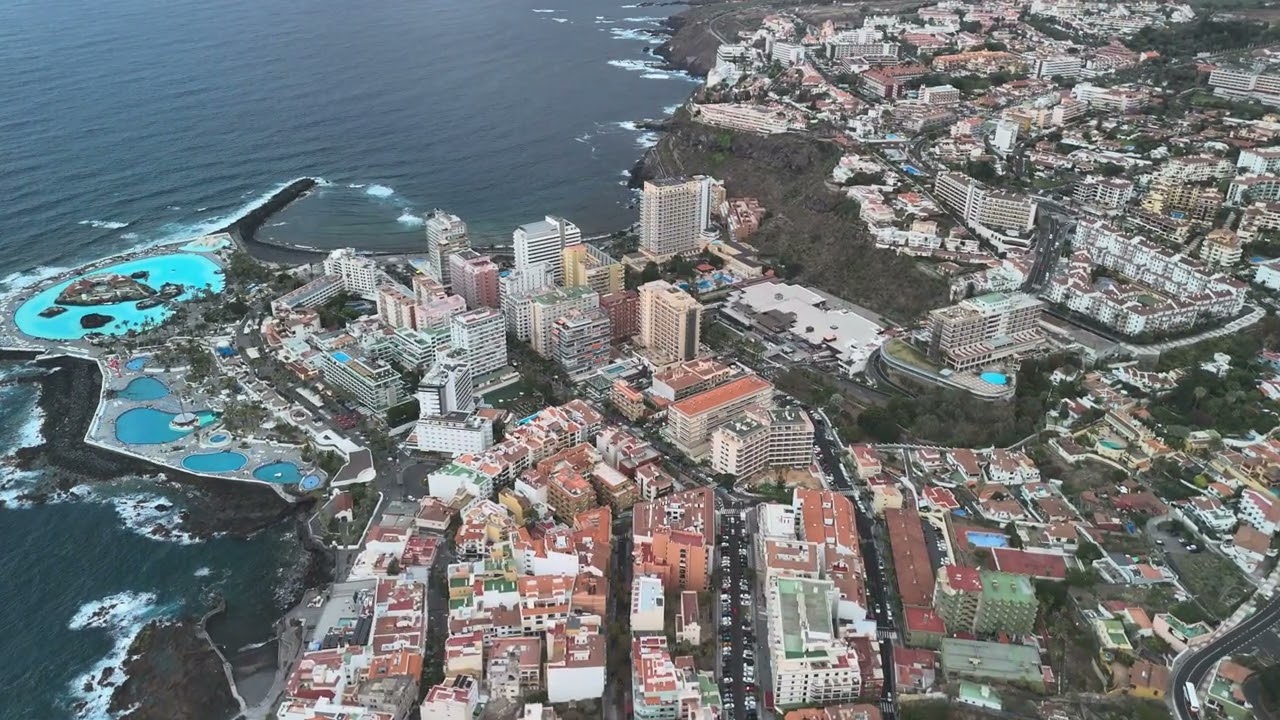 A drone showed Puerto de La Cruz from above – it's mesmerizing
