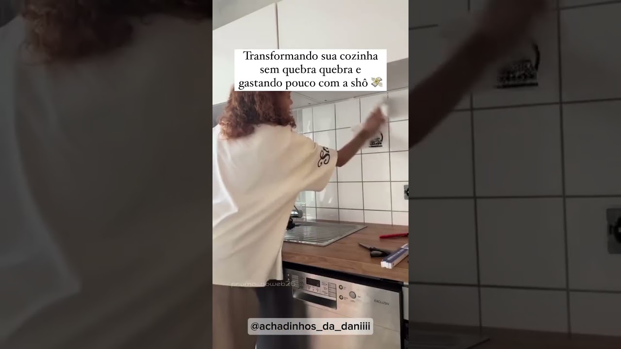 Pastilhas adesivas para sua cozinha! Comente EU QUERO.  #pastilha #adesivos #cozinha #parededecorada