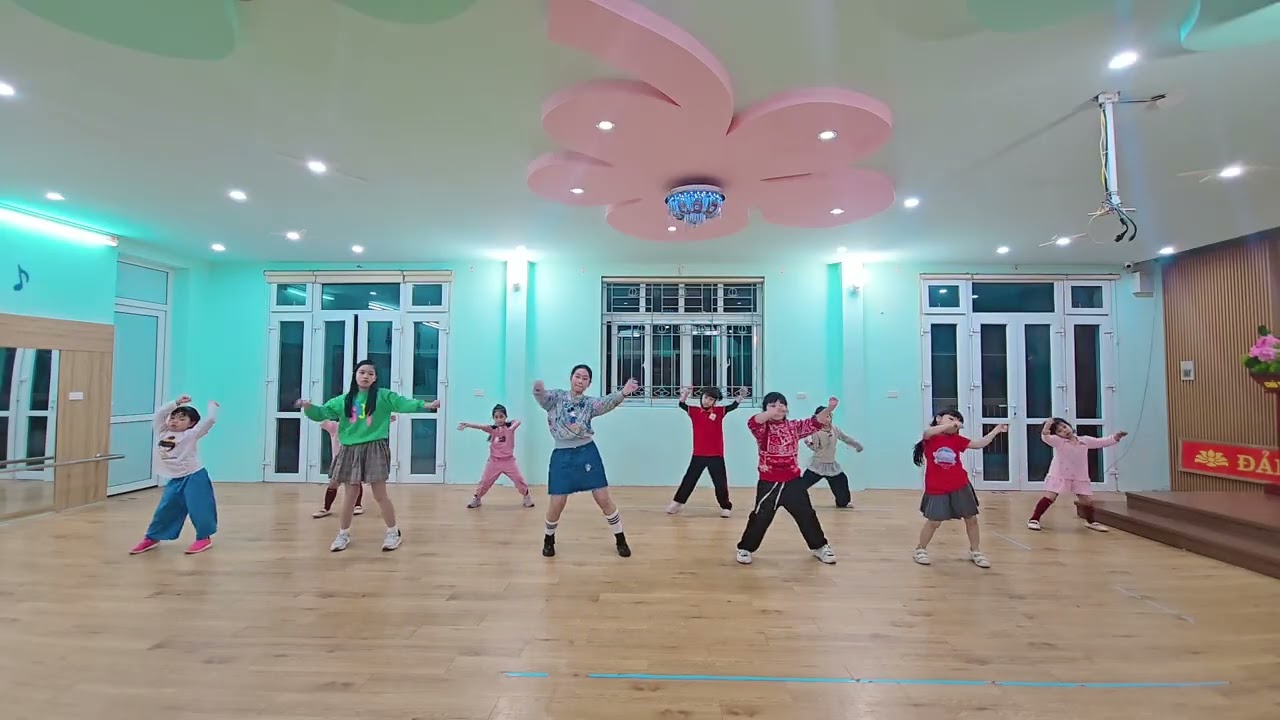 FunnyKids - Till the World ends Remix ( Thứ 5 Fun 1)