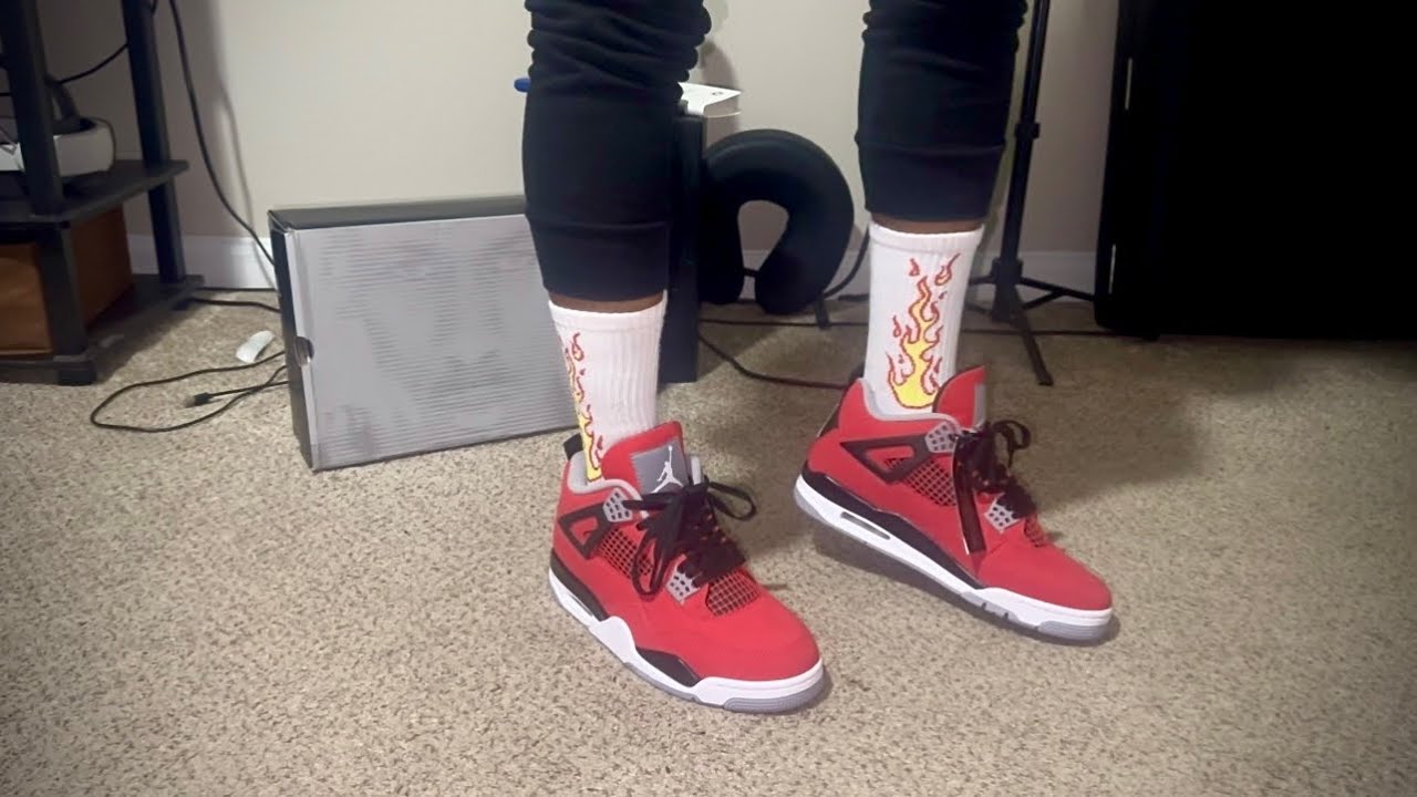 Обзор кроссовок Air Jordan 4 “TORO BRAVO” 2026 + фото на ногах