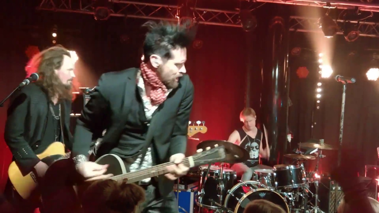 Lauri Tähkä & Revohka Ei Kukaan Tuu Sulta Tuntumaan (live)