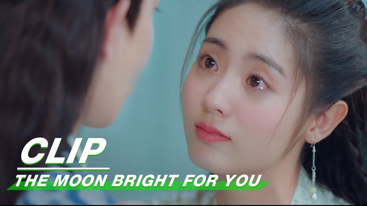 Clip: Lin Helps Zhan To Heal Her Breaks Heart | The Moon Brightens for You EP20 | 明月曾照江东寒 | iQIYI