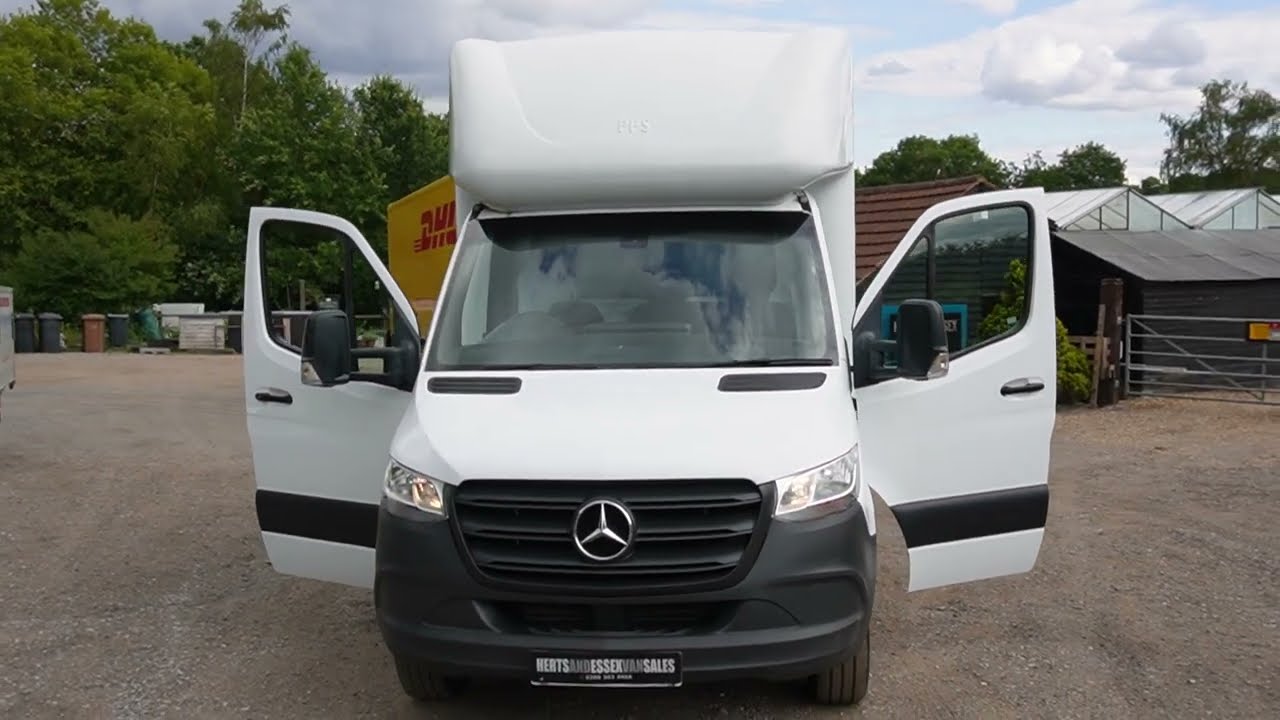 MERCEDES SPRINTER LUTON WITH TAIL LIFT