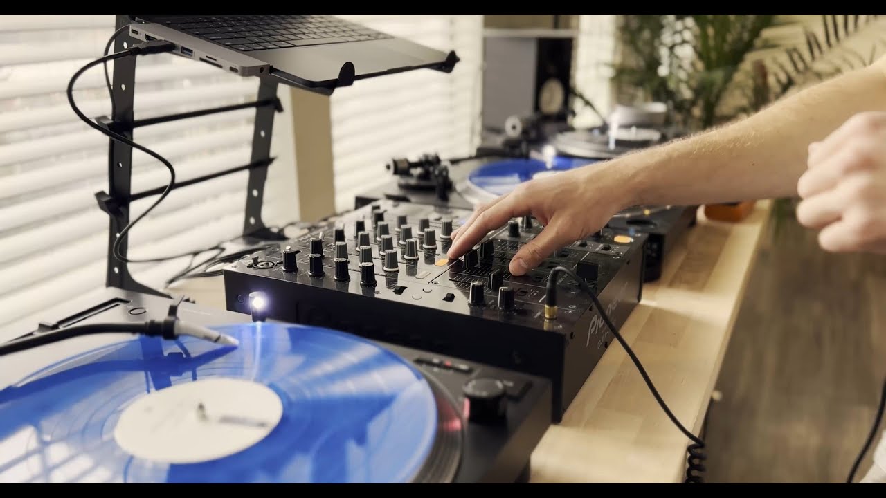 BRLG009 | Pure Vinyl DJ Mix | Raw House & Tech-House from Berg Audio