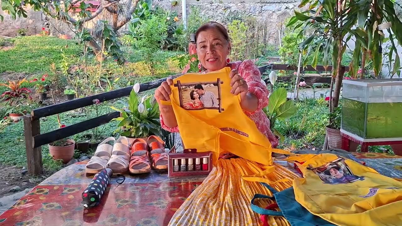 ¿Quieren ver quien comió con migo el pozole y los regalos k me mandaron?
