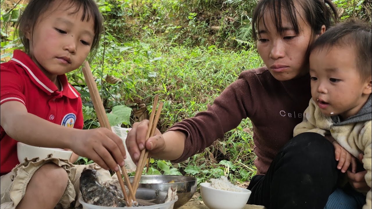 đưa con đi học về nhà cũ xin quả chuỗi mang đi bán ##Hoàng tiểu yến #123