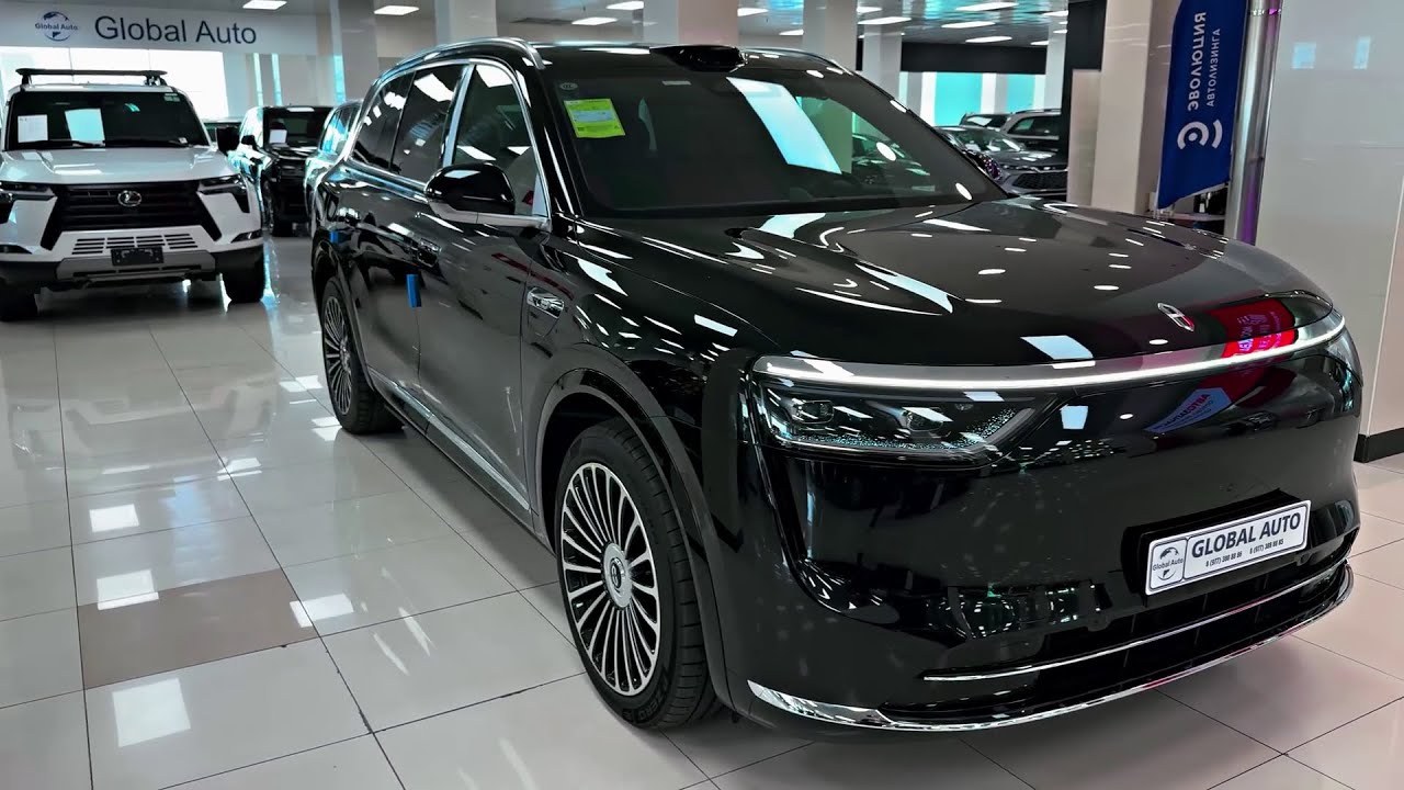 2025 Aito M8 - Luxury Electric MPV, Smart Interior Tech & Powerful Performance Explained