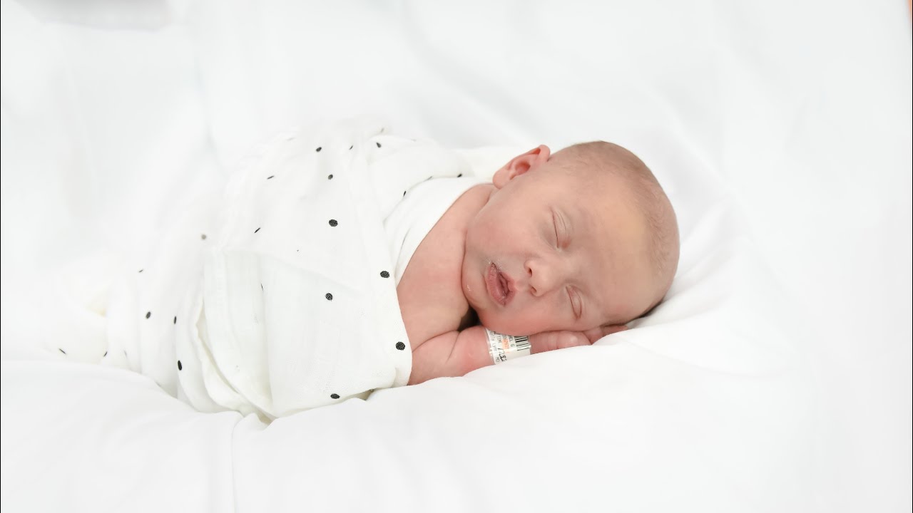HOLLAND GOES HOME FROM THE HOSPITAL TODAY | 48 HOUR BABY PHOTOS