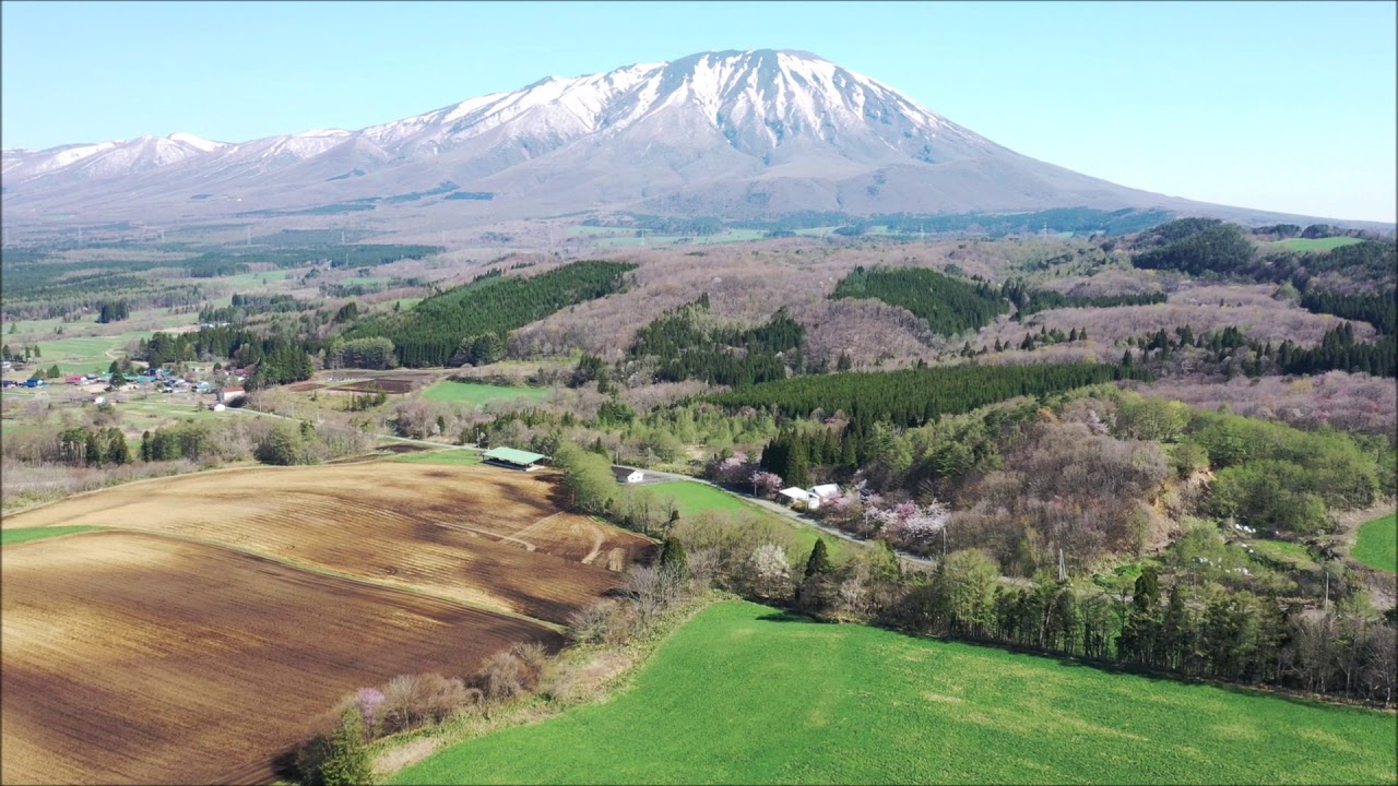 2019ドローン空撮　岩手県滝沢市　岩手山が見える風景