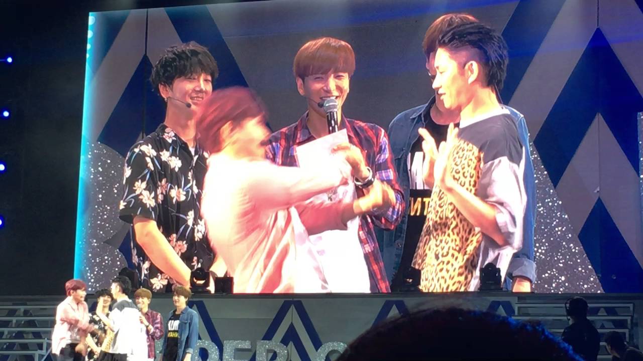 Super Junior – SUPER CAMP IN MONTERREY - HEECHUL AND RYEOWOOK PLAYING