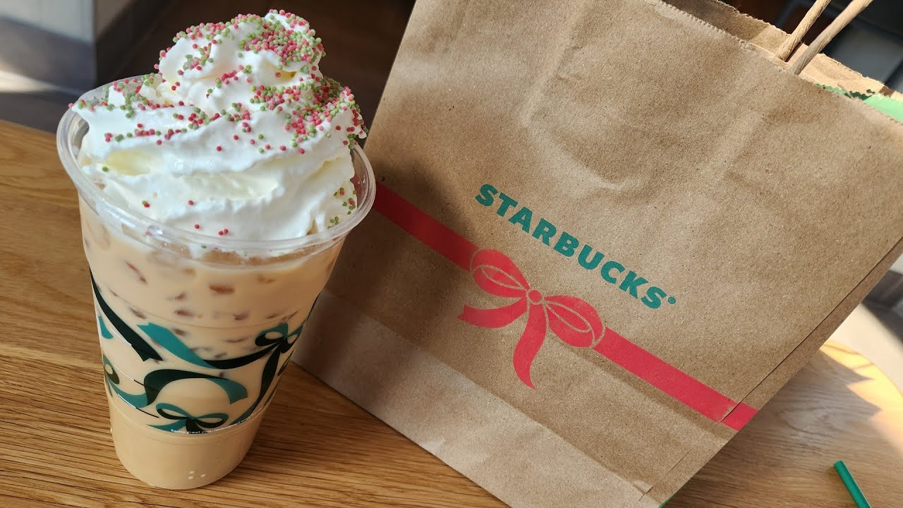 Праздничные стаканчики Starbucks 2025 года