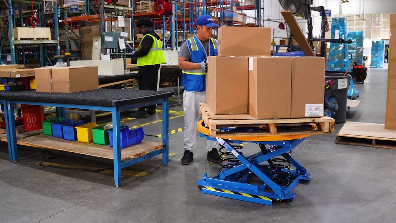 Global Industrial&trade; Spring-Actuated Pallet Carousel Skid Positioner
