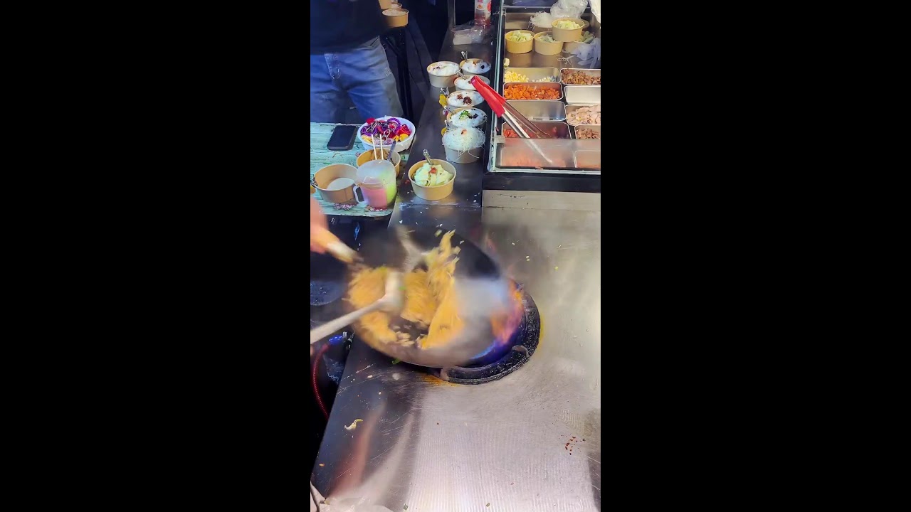 Enjoying delicious food - 纵览美食直播