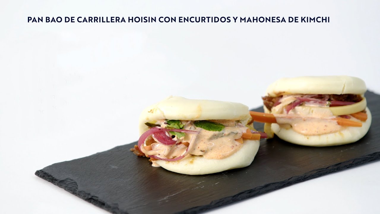 PAN BAO DE CARRILLERA HOISIN CON ENCURTIDOS Y MAYONESA DE KIMCHI