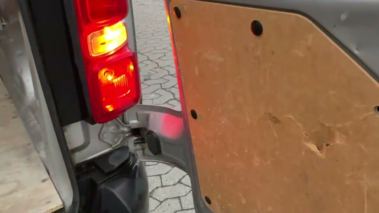 B2B Auctions A/S / TOYOTA PROACE 2,0 d, 120 HK, long, enkelt skydedør, dobbelt bagdør u/ruder