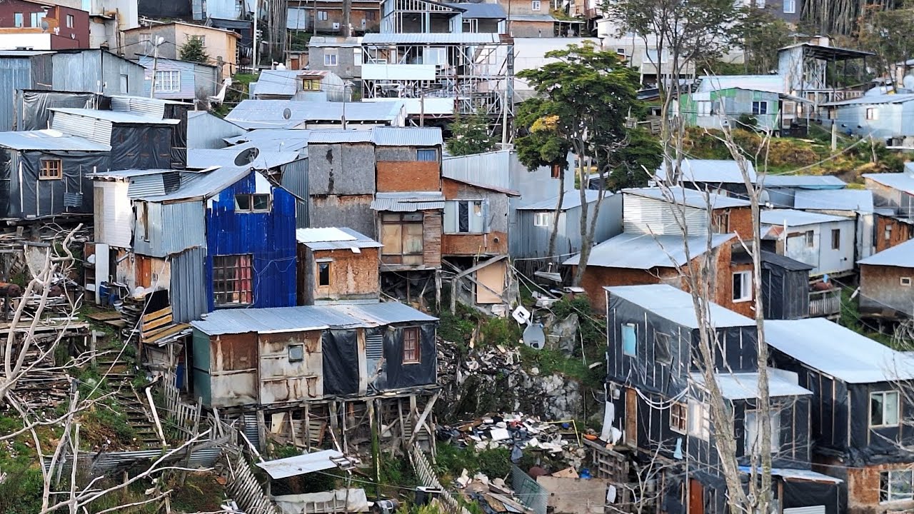 ОБРАТНАЯ СТОРОНА ГОРОДА. BARRIO ESCONDIDO. АРГЕНТИНА, ОГНЕННАЯ ЗЕМЛЯ, УШУАЯ
