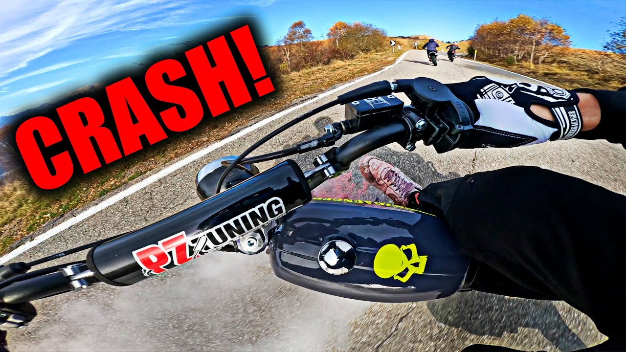 Simson chasing Supermotos + CRASH