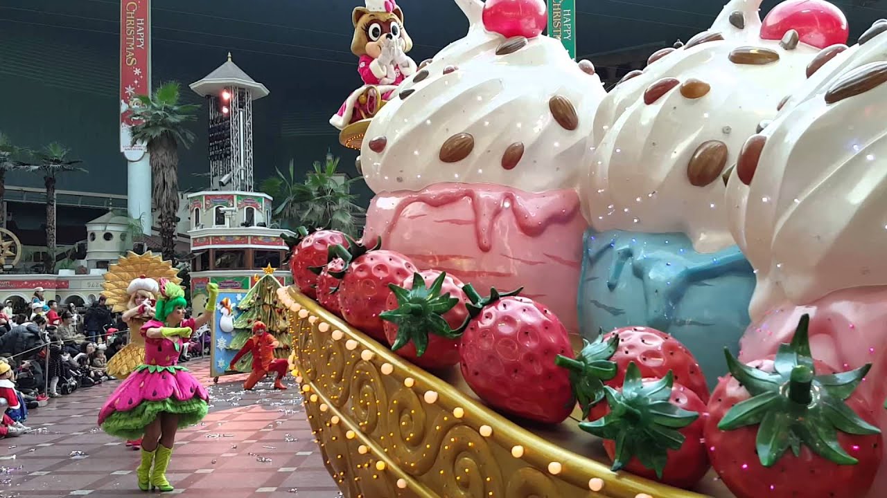 Lotte World Christmas parade. Dec 2015