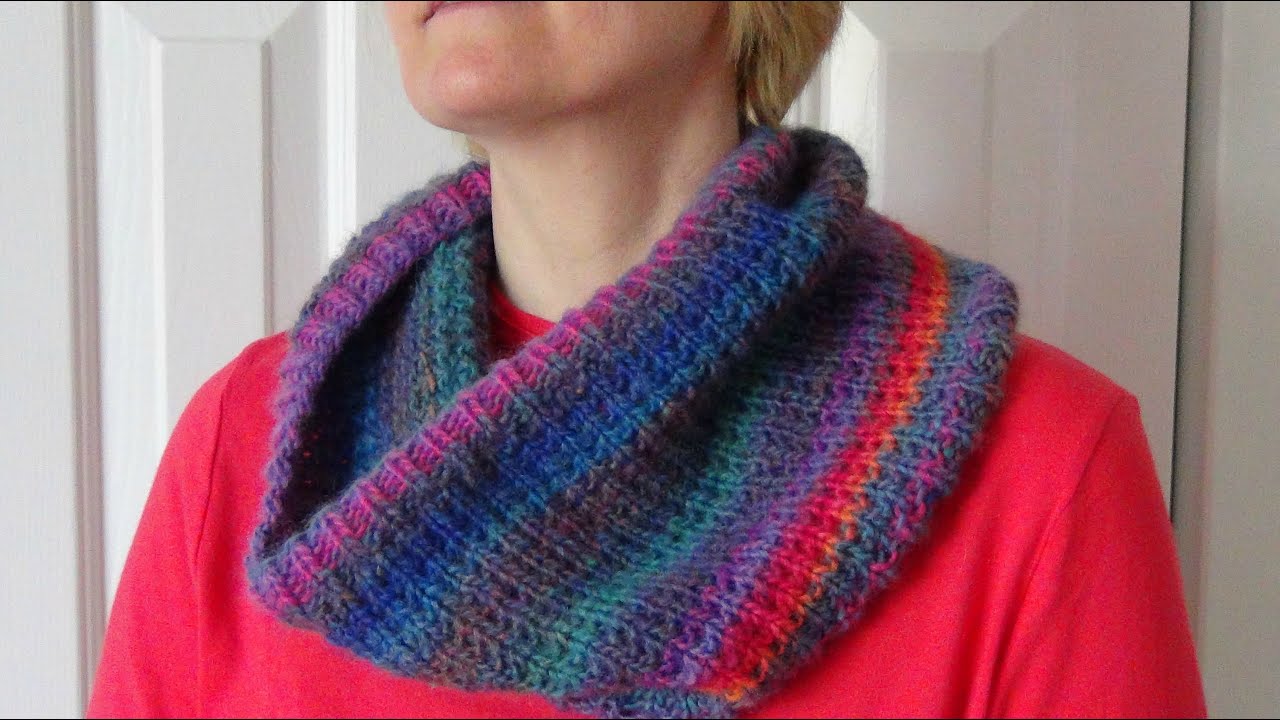 KNITTED COWL/SCARF