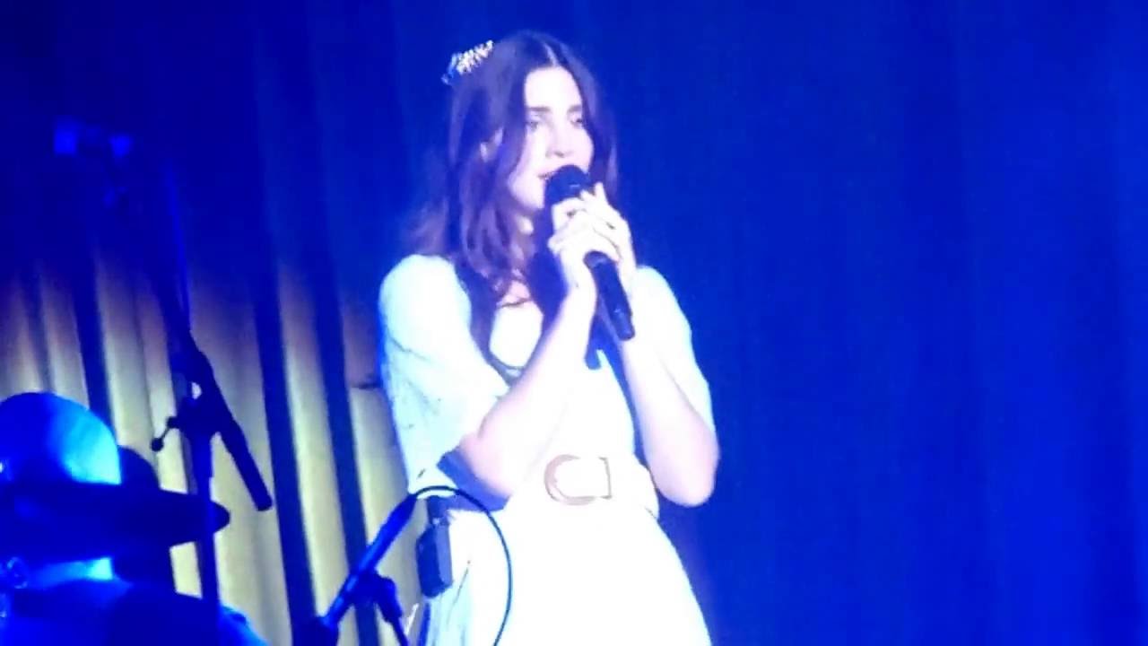 Carmen - Lana Del Rey @ Rockwave Festival 19.07.16 (Athens, Greece)