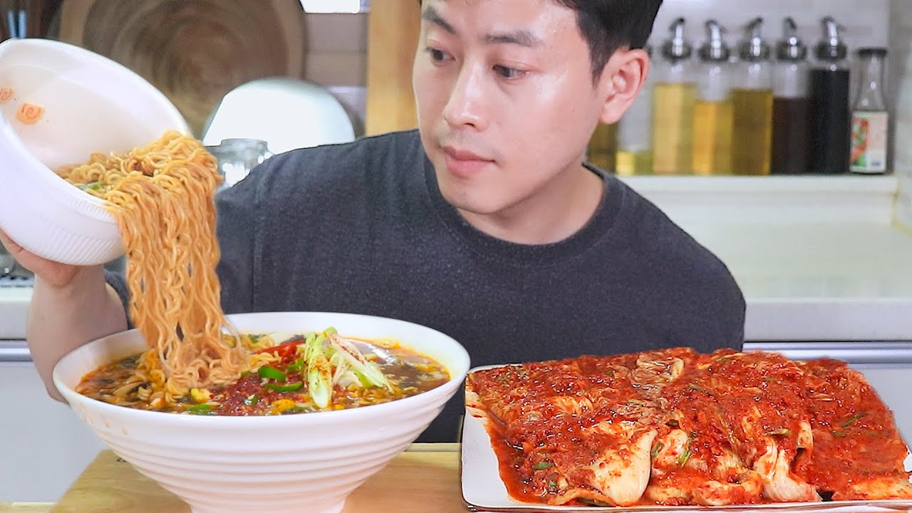 이열치열🌶🌶 제일매운실비김치ㅣ육개장사발면 먹방 SPICY KIMCHI THE BEST CUP RAMEN IN KOREA MUKBANG