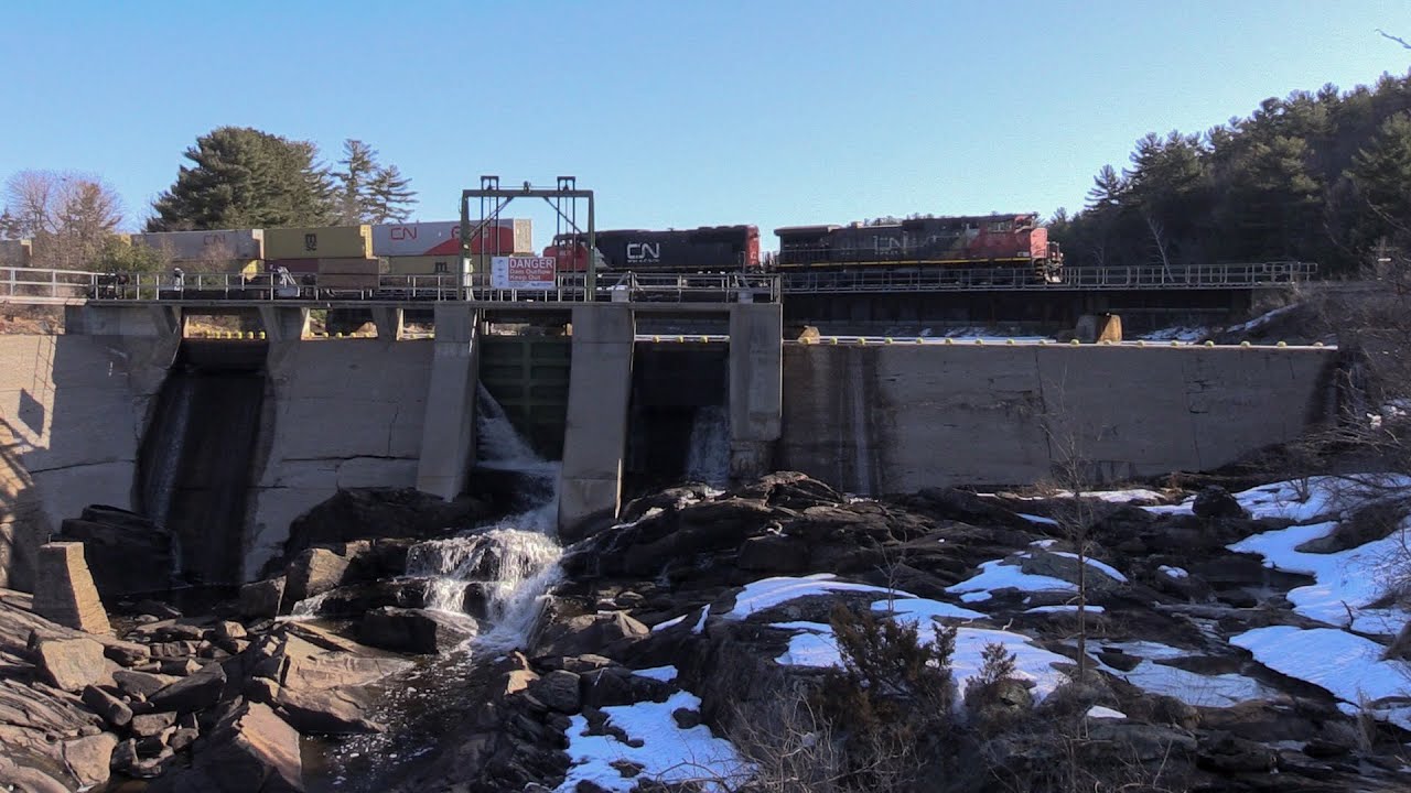 CN 2501 at Parry Sound (21MAR2021)
