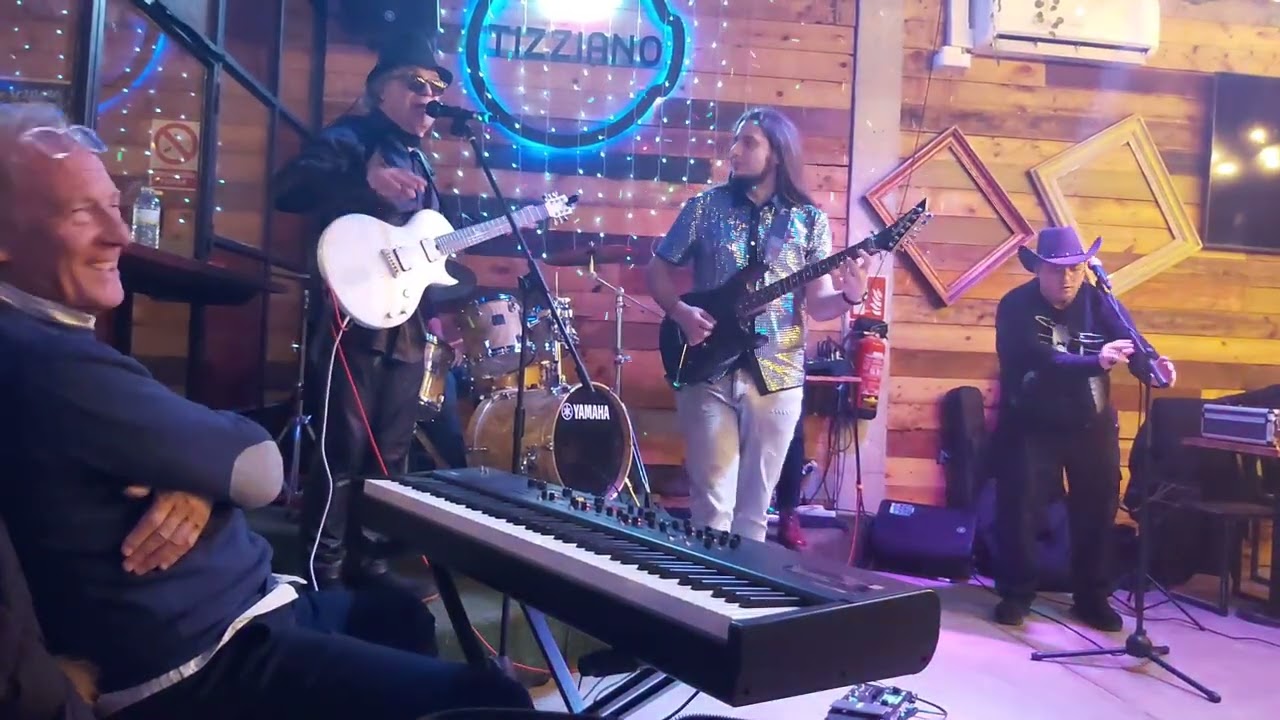 Jam session en TIZZIANO campello con LOS TRIPULANTES el 28/12/2025 @SA7VRNO