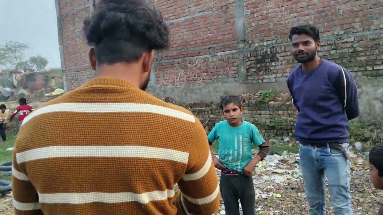 Yaha par ak pille ki mot ho gai hai ham log use gad raha he jay bajarang Bali 