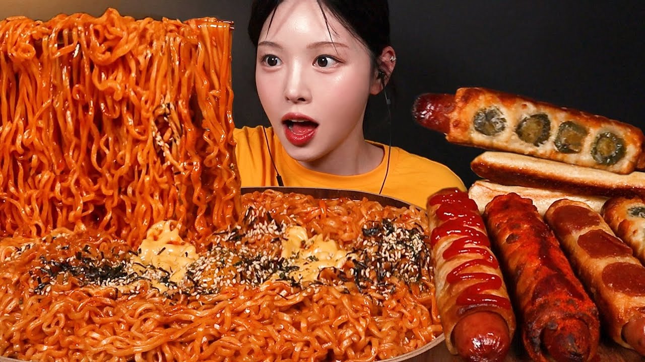 SUB)매운 불닭볶음면에 치즈핫도그 먹방!🌭페퍼로니 할라피뇨 신메뉴 불닭핫도그까지 라면 소세지 꿀조합 Buldak Noodle & Hot dogs Mukbang Asmr