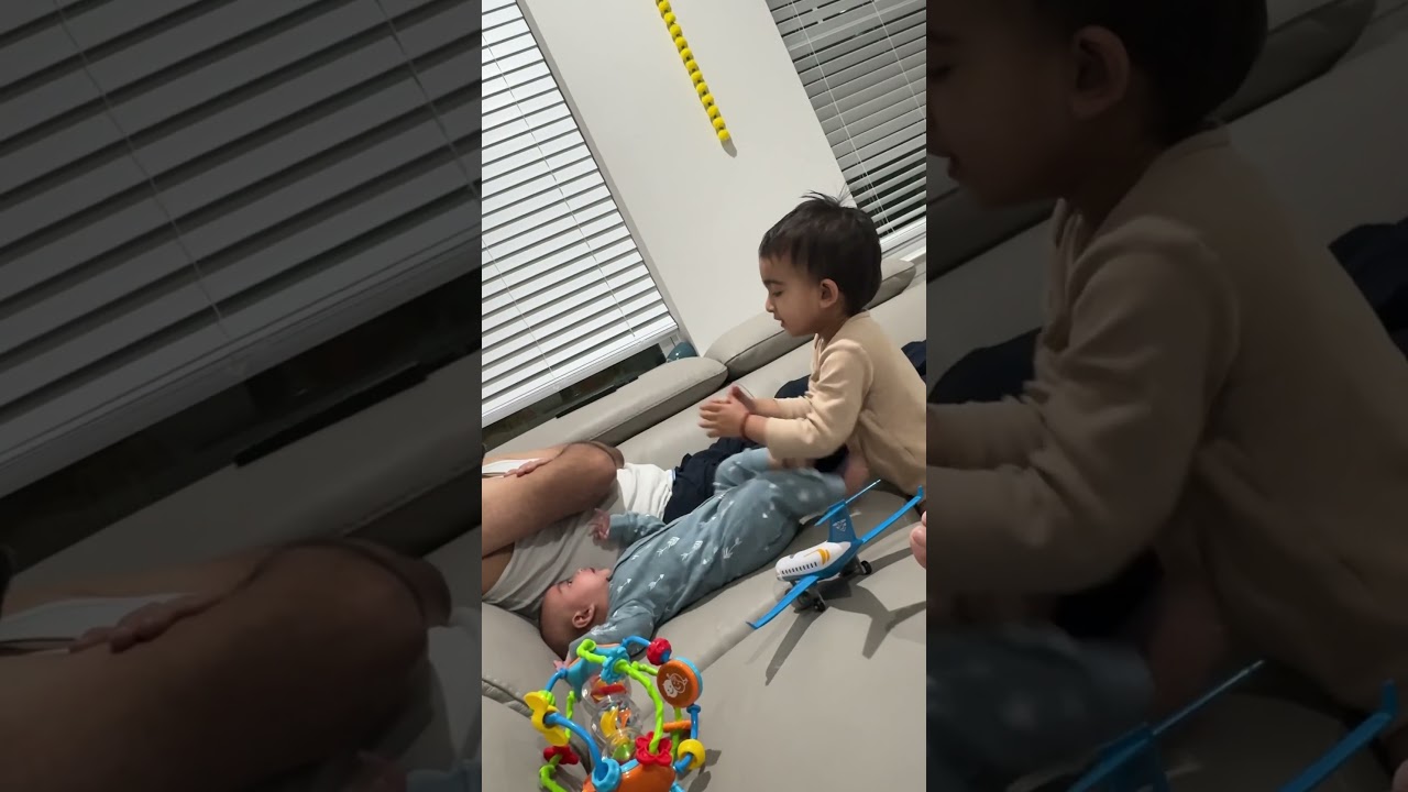 ** SUBSCRIBE ** Anayra is cleaning her sissy feet🤩😍 #sister #love #shorts #shortvideo #baby #cute