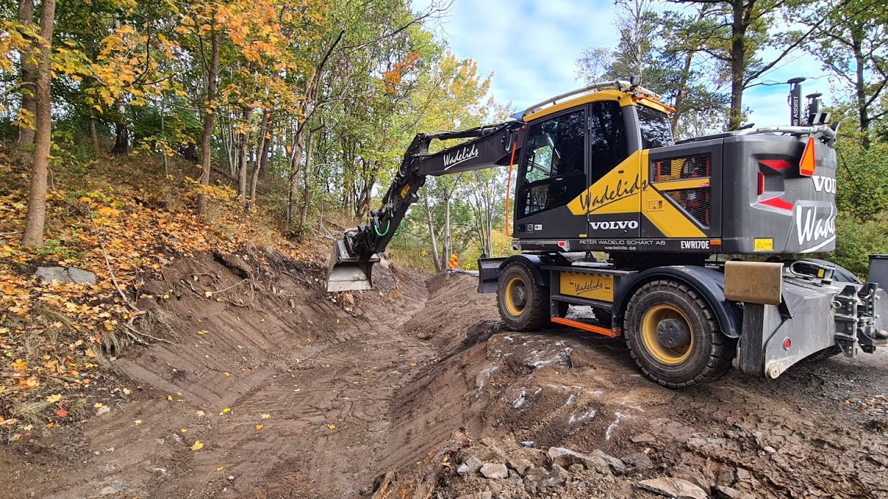 Ditching and sloping Volvo EWR 170E