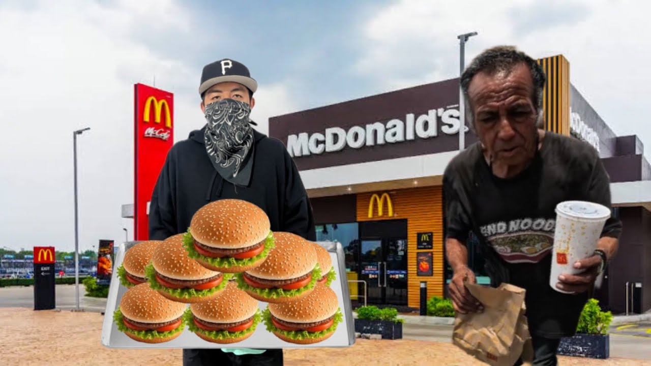 Regalando hamburguesas del McDonald&rsquo;s a gente en la calle 