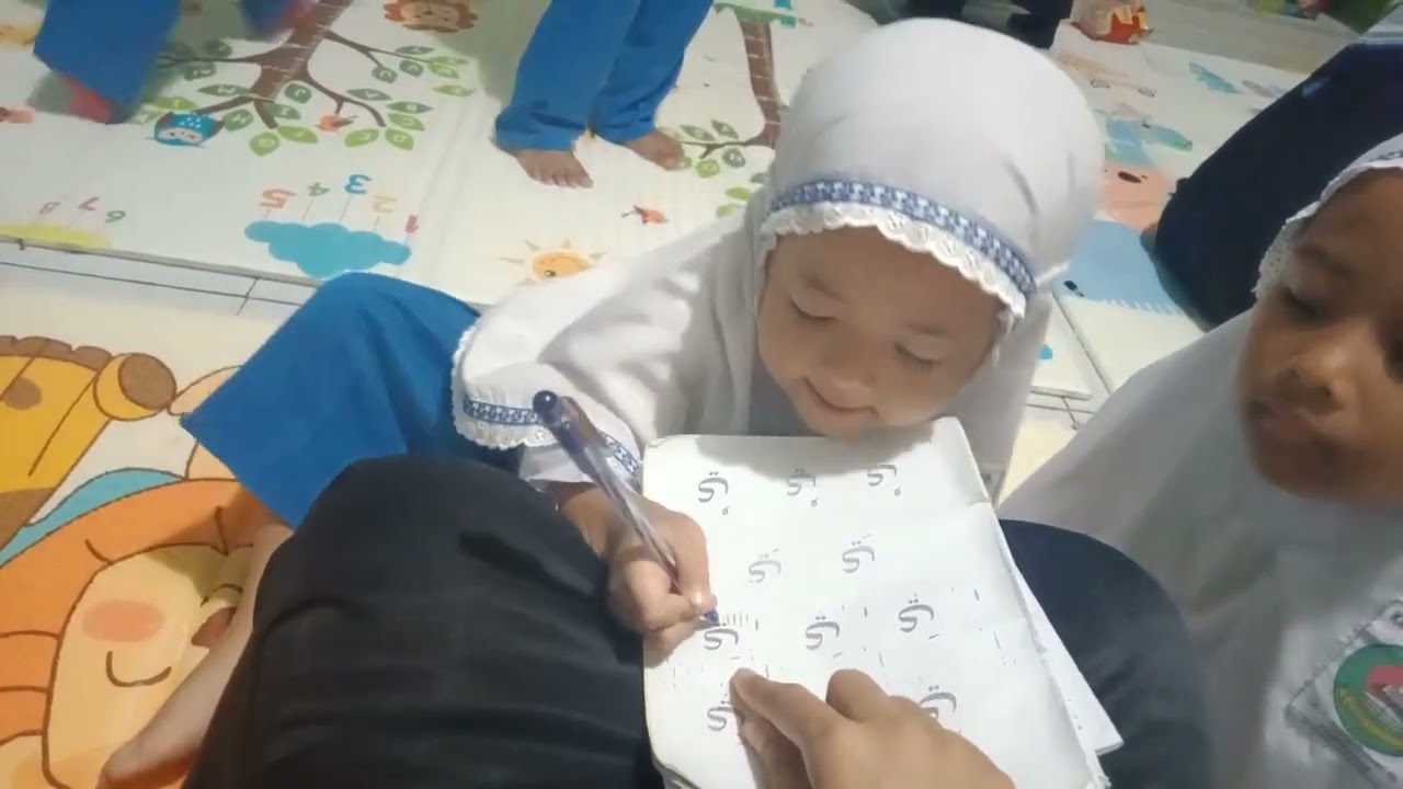 KB AR-RAHMAN BACK TO SCHOOL DAY 2 || MEMBUAT SAJADAH MENGGUNAKAN KERTAS LIPAT & TALI #RAMDHANKAREEM
