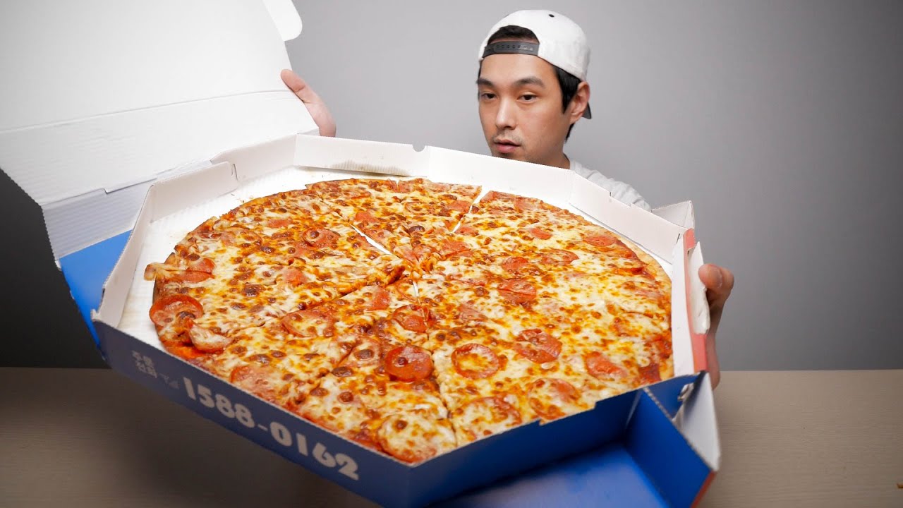The Biggest Pizza I Could Find In Seoul