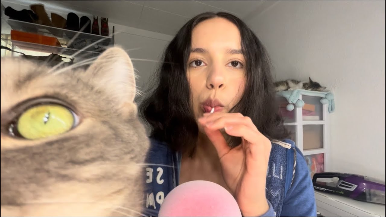 ASMR lollipop 🍭(my cat joins)