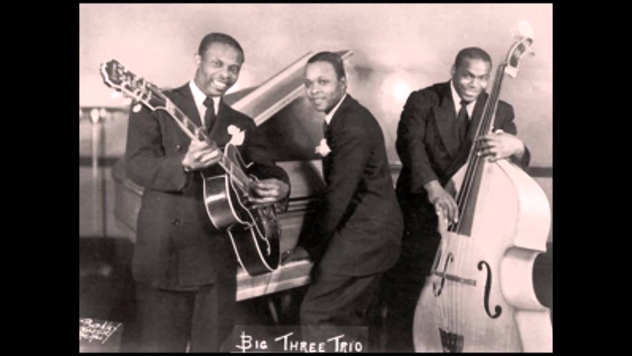BIG THREE TRIO - SIGNIFYING MONKEY / YOU SURE LOOK GOOD TO ME - BULLET 275 - 1946