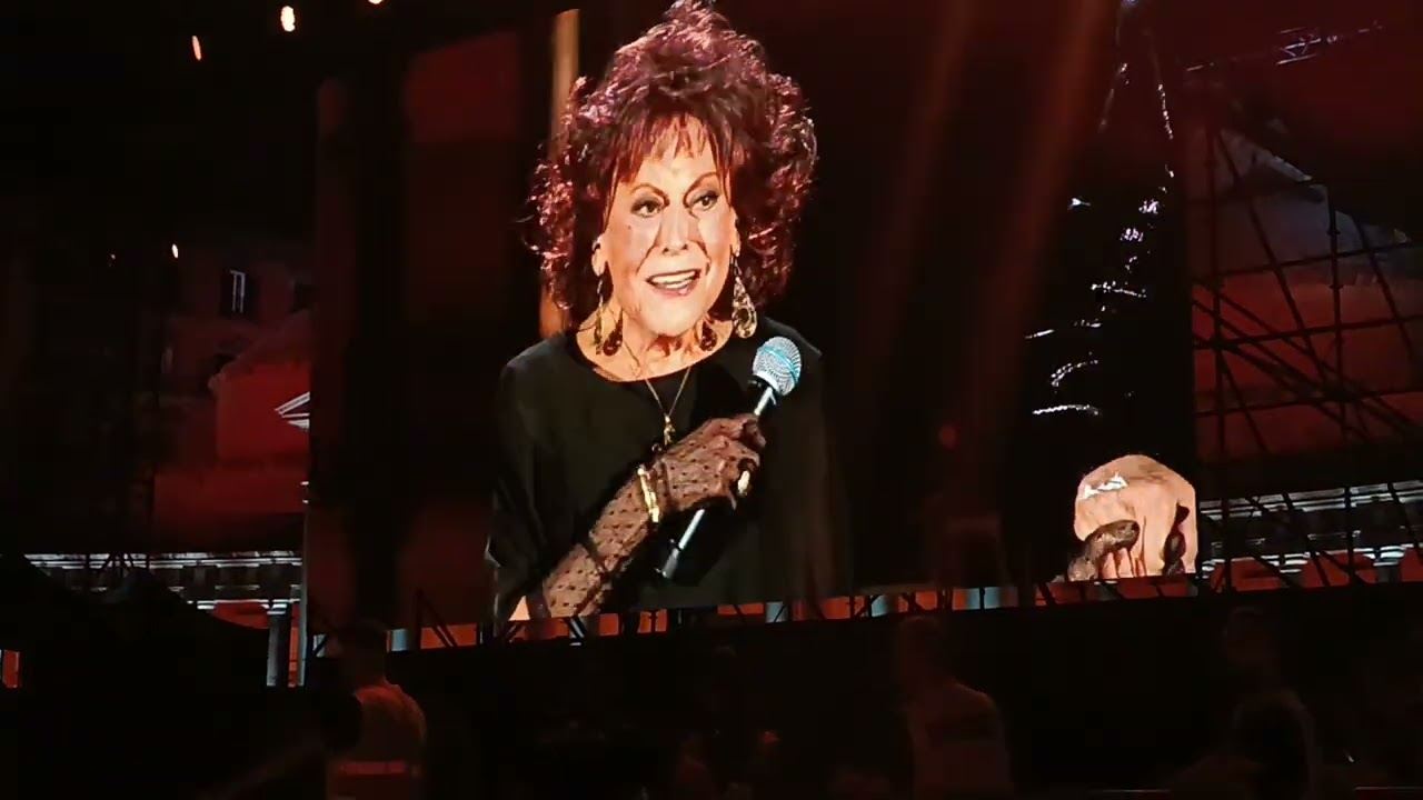 Piazza Plebiscito, Angela Luce e Renato Zero