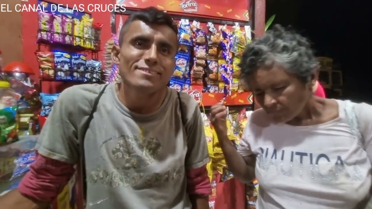 José y mamá Vilma llegan a la tienda y se llevaron muchas cosas. 