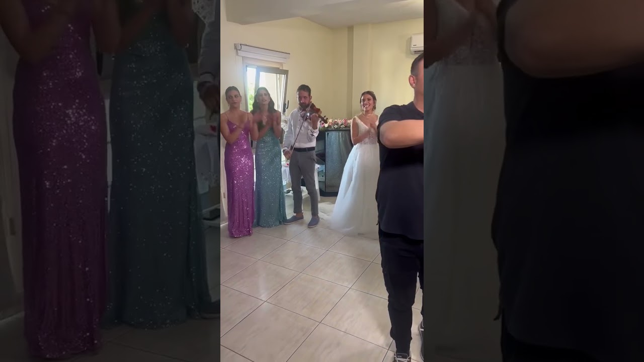 Παρουσιάζουμε τη νύφη μας και χορεύουμε!Bride wedding moments! 