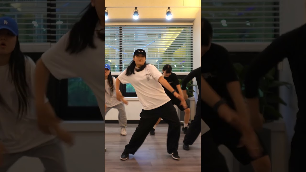 런피플스트릿댄스학원 천안본점 팝핑 HYOSIM