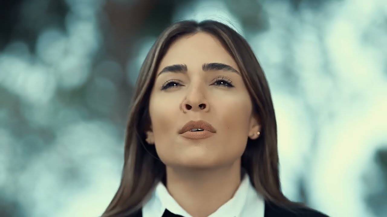 Trab A'am Nimshi - تراب عم نمشي / Christiane Najjar [Official Video]