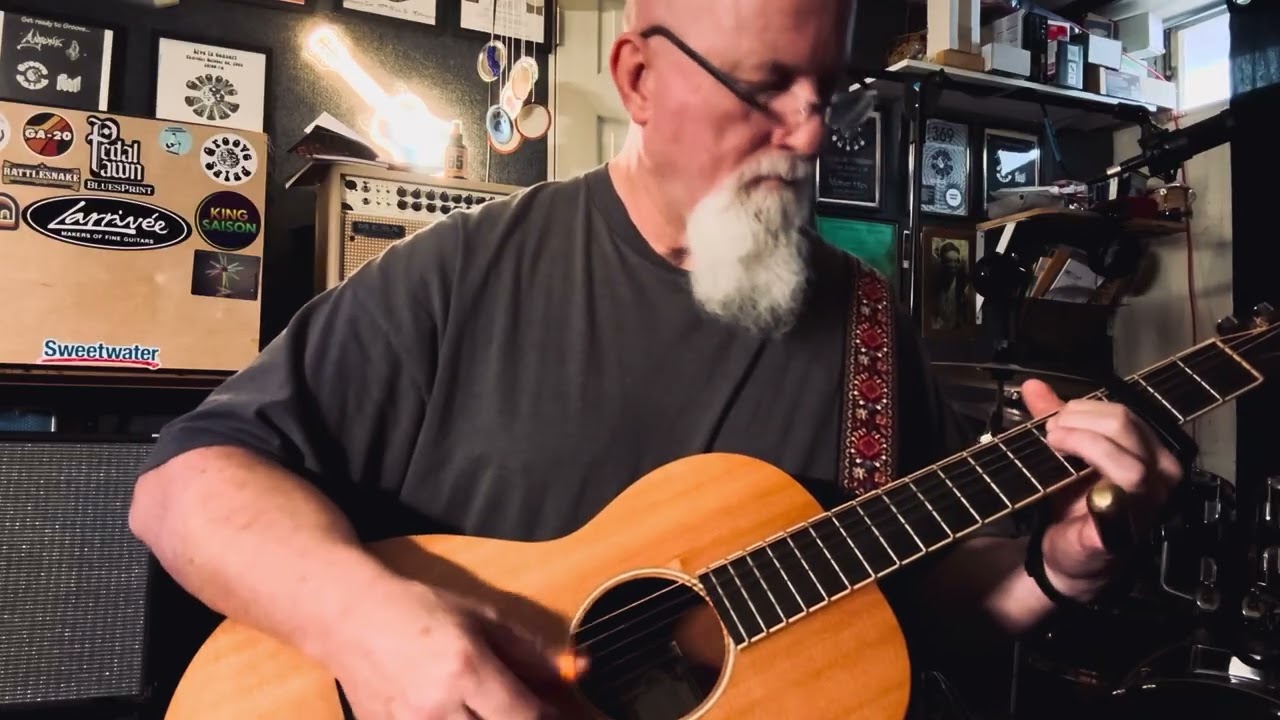 Sunday morning pickin. Larrivee mahogany parlor such a beautiful voice on this guitar ❤️🎸