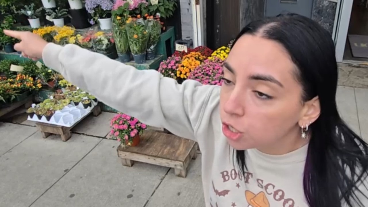 Karen Screams for Help - White Knights OWNED