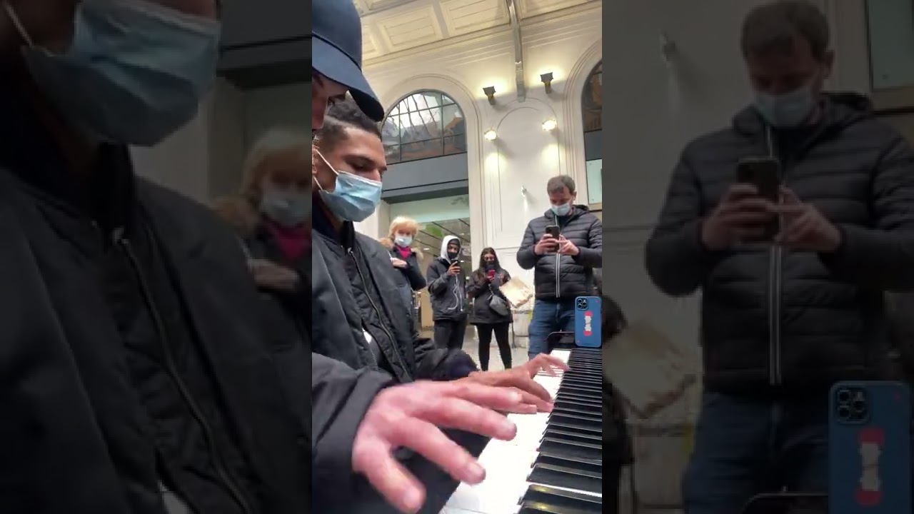 Un duo s’improvise dans la gare de St lazare