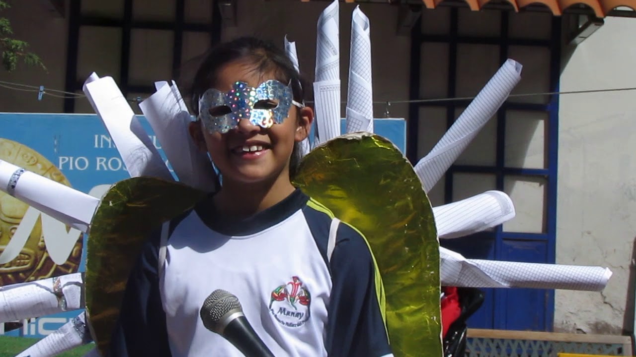 Desfile de trajes reciclados por el MEDIO AMBIENTE 2018