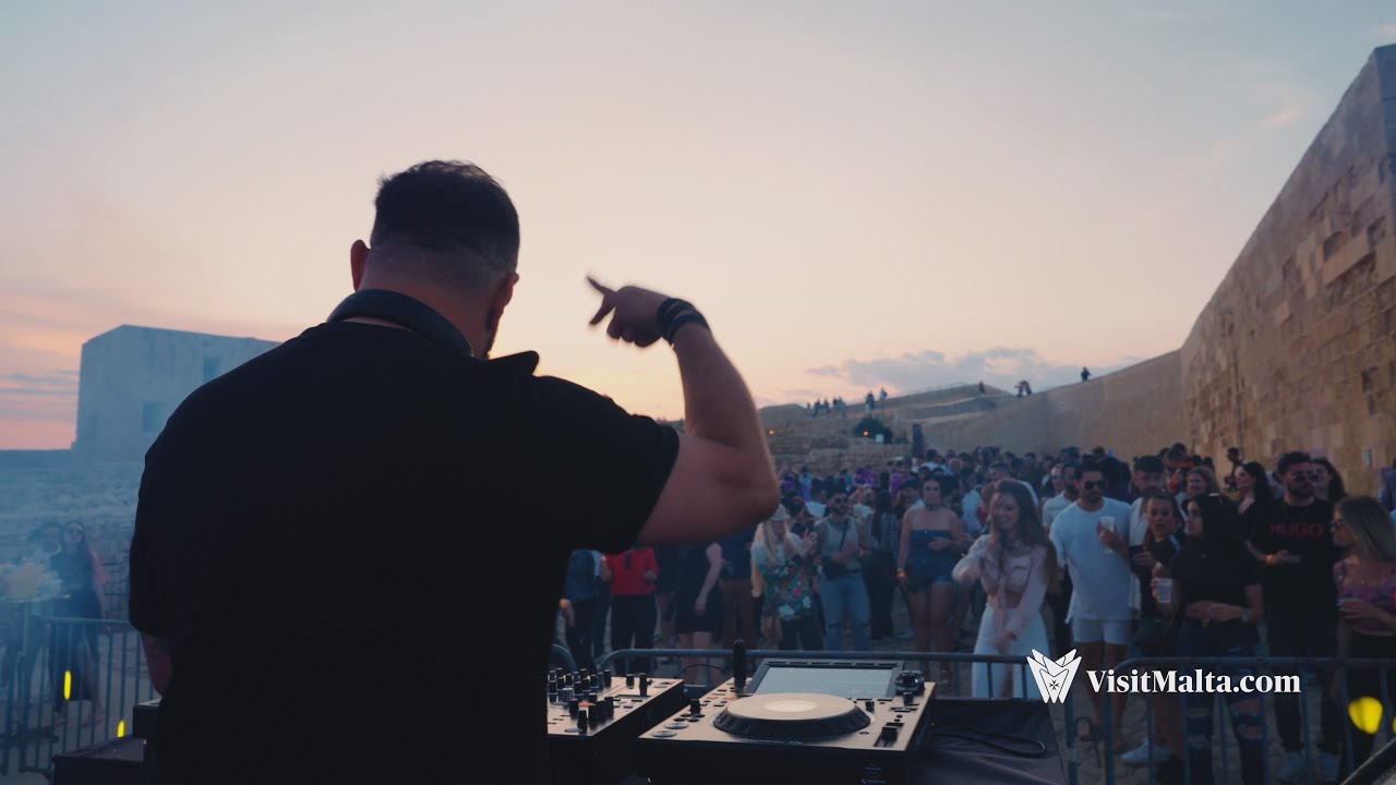 Tenishia | Chasing Sunsets at Cittadella | Gozo (Malta)