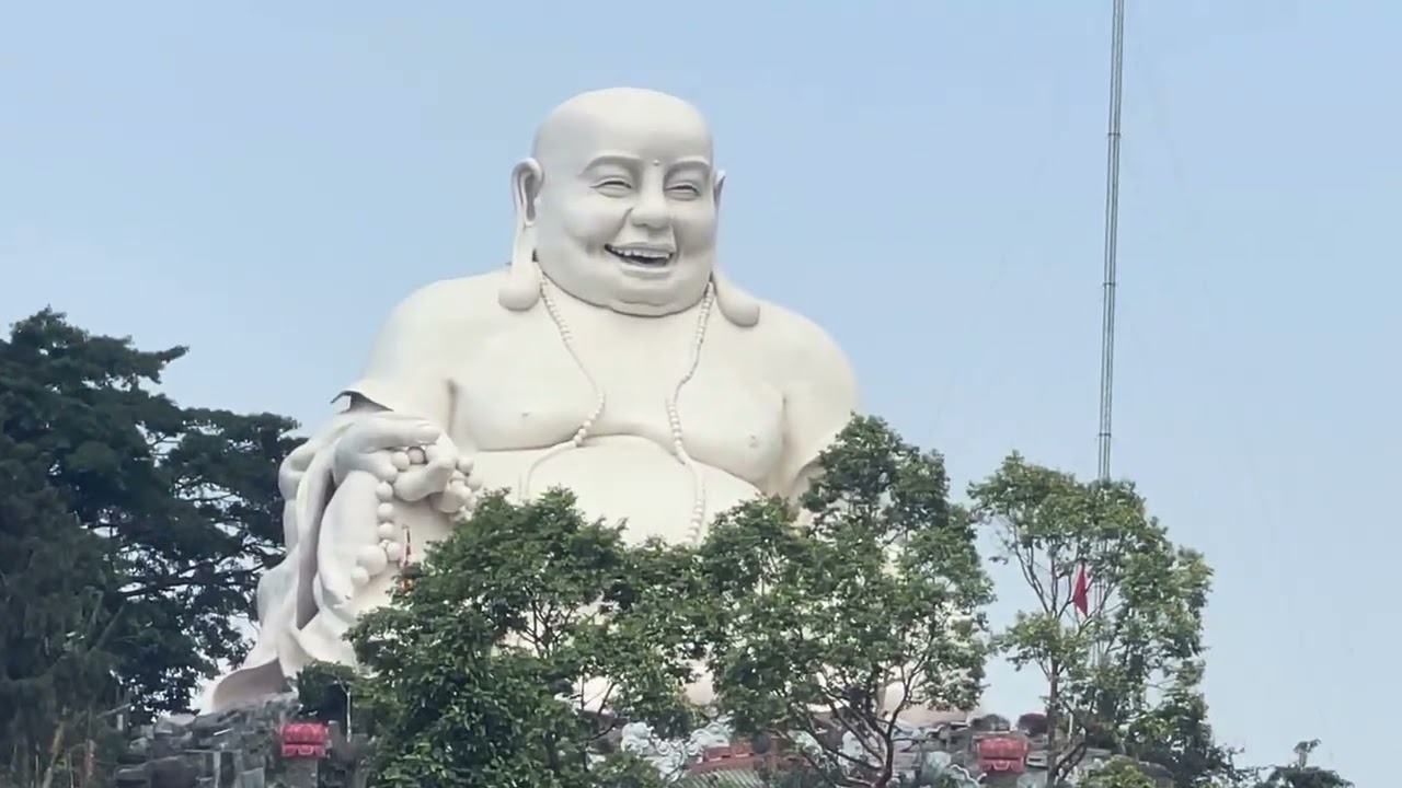 Miền Bay nui phât Di lạc nui câm