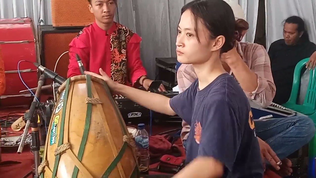 Gending Banyumasan Versi Firda Apriani # Ebeg Taruna Budaya